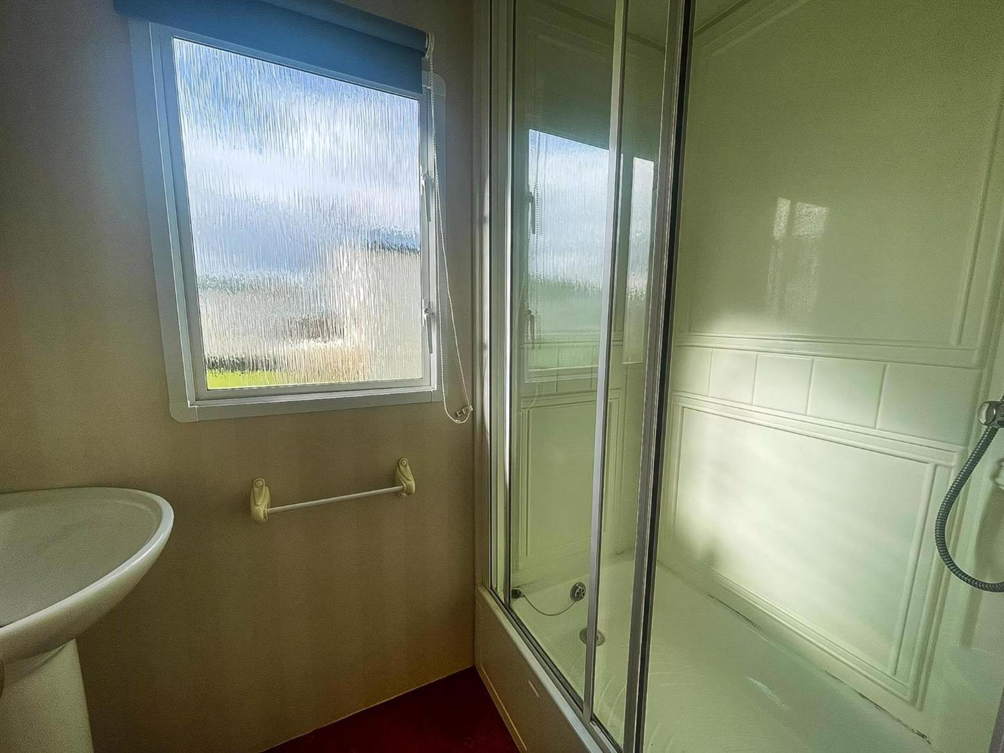 6 Berth Caravan With Decking Nearby Heacham Beach In Norfolk Ref 21047A Hotel Eksteriør billede